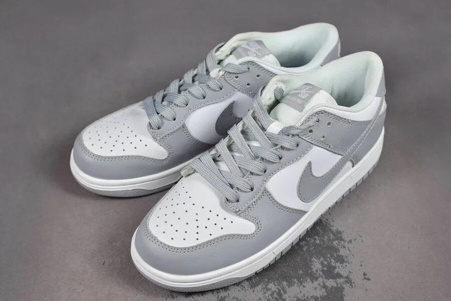 Jordan 1 low оригинал. Nike SB Dunk Low серые. Nike SB Dunk Low White Grey. Nike SB Dunk Low Wolf Grey. Nike SB Dunk Wolf Grey.