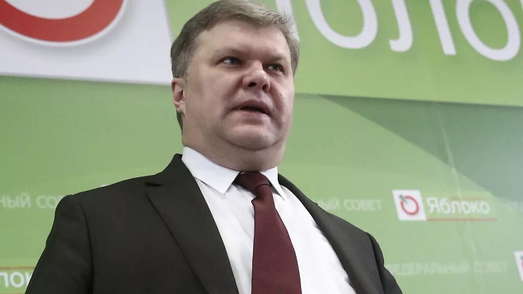 Кто руководит партией. Партия яблоко митрохин. партия яблоко лидер. руководитель партии яблоко. лидер партии яблоко сейчас.