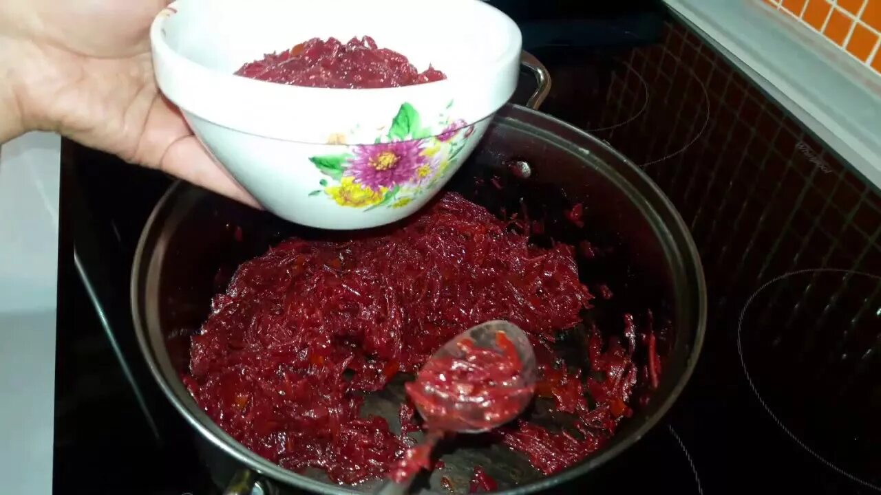 Зажарка для борща со свеклой на зиму. Зажарка для борща со свеклой. зажарка для борща на зиму. зажарка для борща со свеклой готовая. заморозить поджарку для борща.