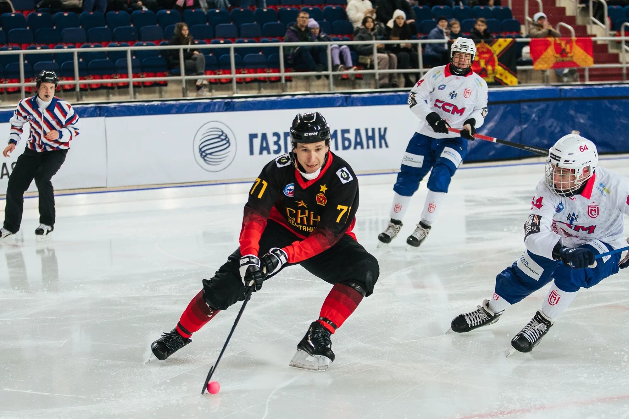 ска-нефтяник хабаровск хоккей с мячом. хоккей с мячом. ска нефтяник. кирилл морозов волга ульяновск. вид хоккея с олимп ска.