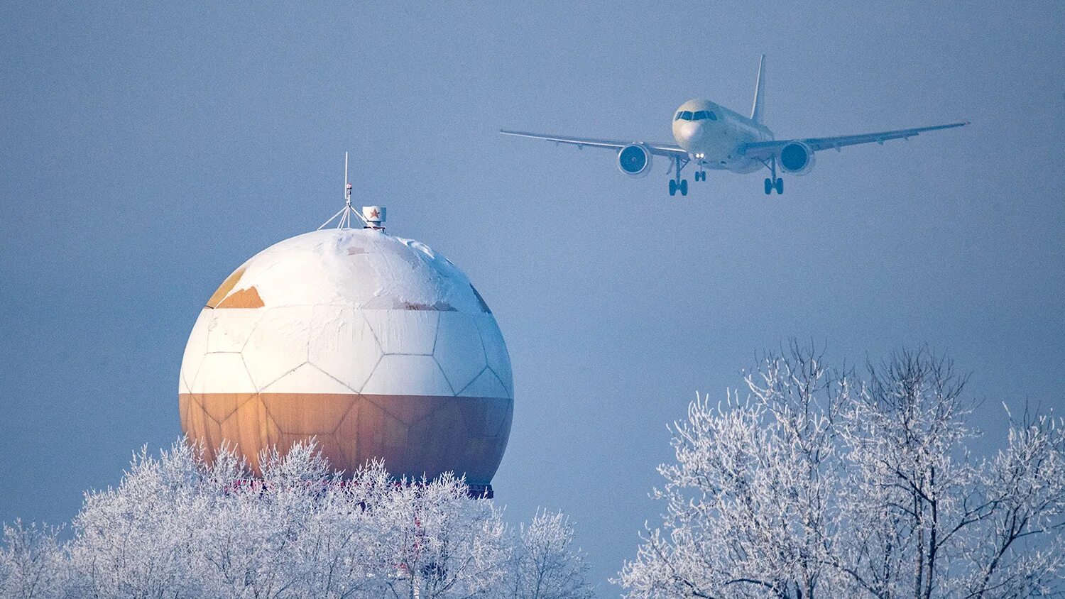 Первый полет мс. МС-21-310. МС-21 пассажирский самолёт. МС-21 первый полет. Мс21 самолет пд14.