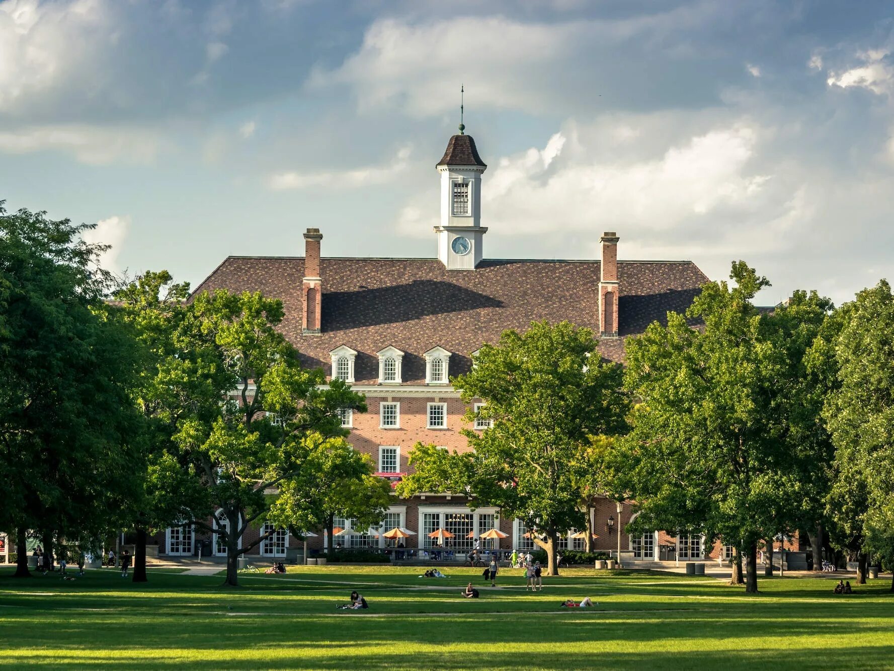 Champaign illinois. Иллинойсский университет в урбане-шампейне. Шампейн. Рантул иллинойс. Университет штата иллинойс.