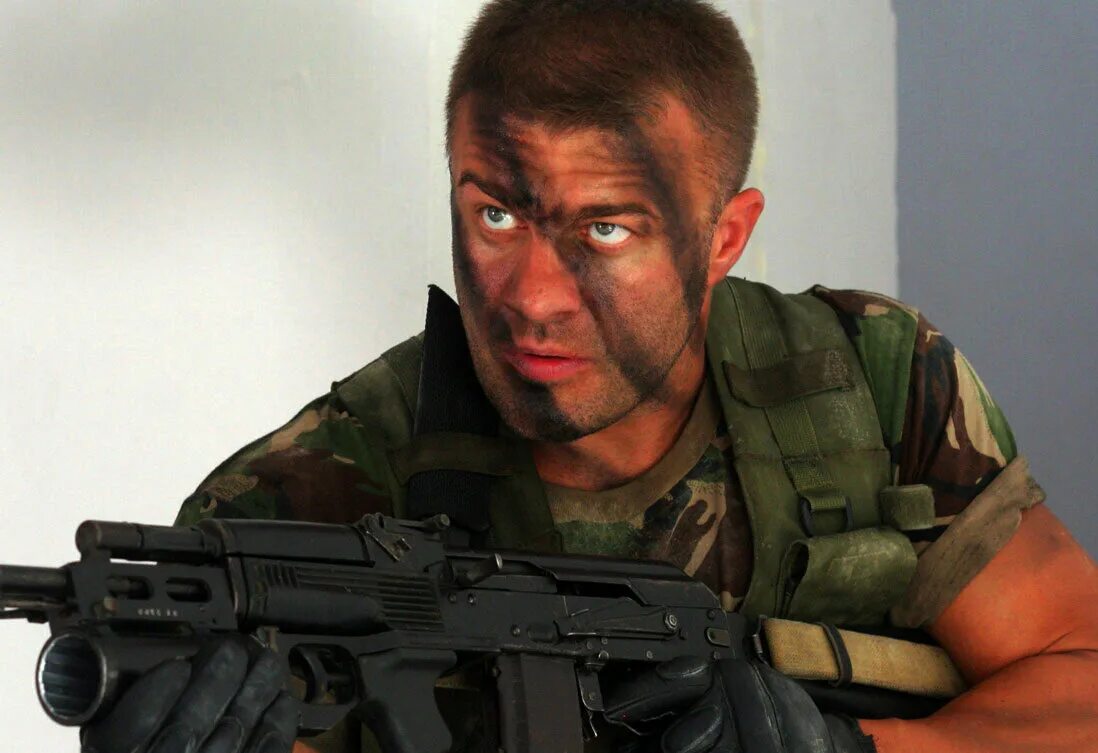 Пореченков день д. Коммандос пореченков. Коммандос пореченков. Пореченков михаил фильм с дочерью. Пореченков римейк коммандос.