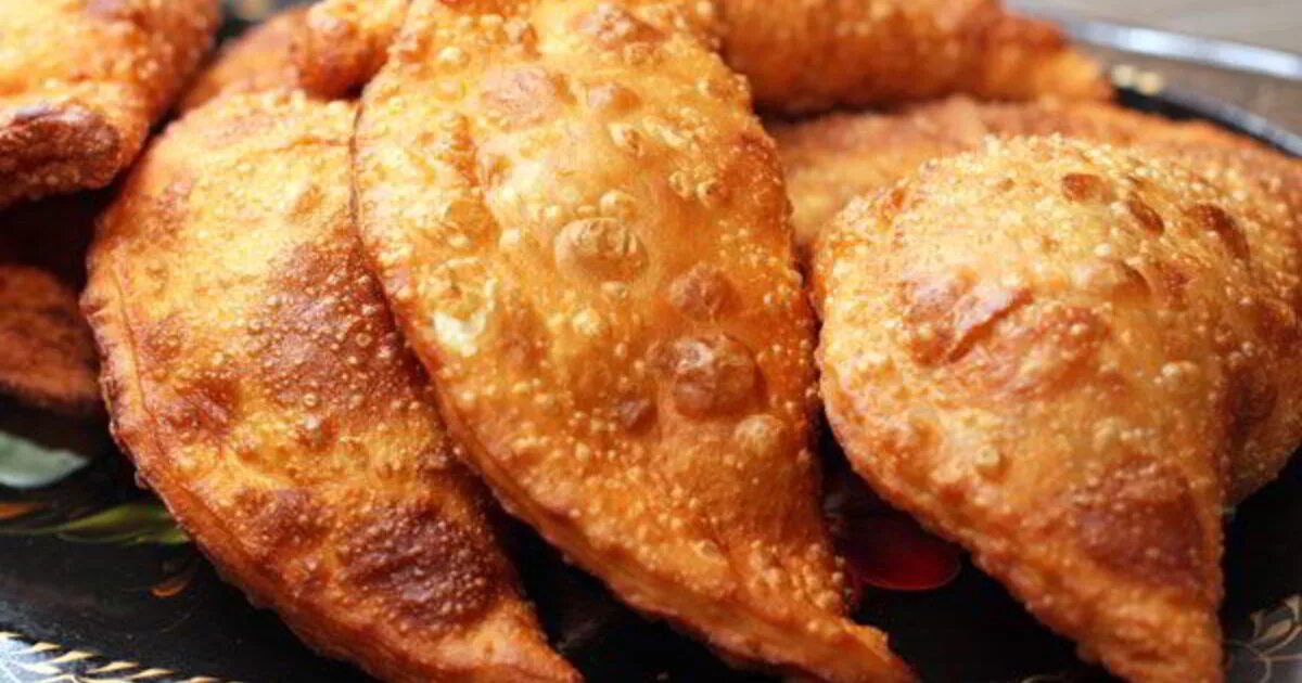 Как правильно пожарить чебуреки. Чебуреки. чебуреки жареные. самые вкусные и сочные чебуреки. чебуреки фото.