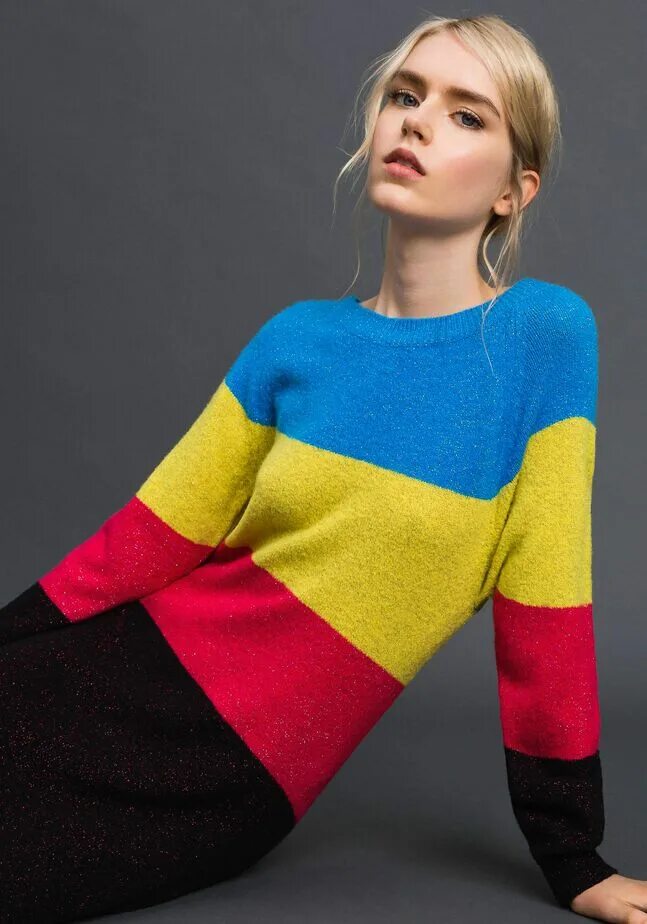 Колор одежда. Колор блокинг 2022. Колор блокинг 2022. Колор одежда. United colors бенеттон.