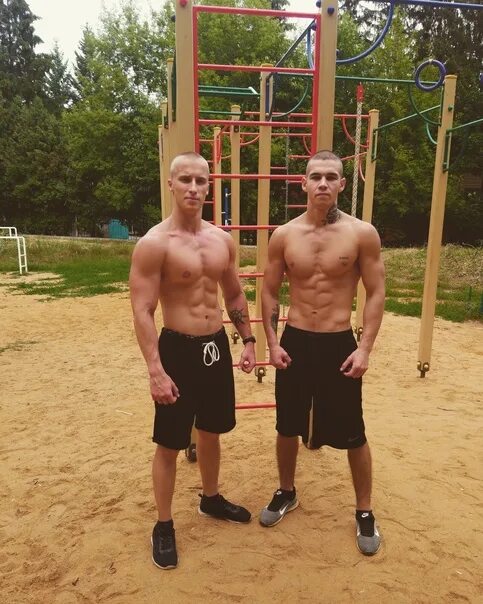 Накачаться на турнике. Накачался на турниках. Андрей кобелев воркаут. Алексей гордовский торс. Арчо морис дрищ.