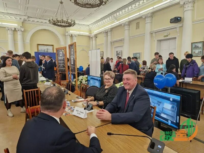 Директор 54 школы томск. Руководитель предприятия. Директор газпрома. Вера юрьевна парамонова, генеральный директор ао «нпф «микран». Директор томской школы моделей.