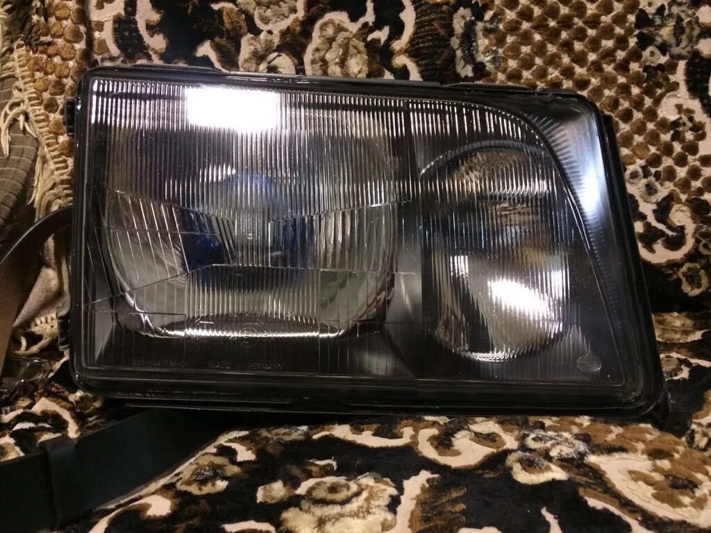 Фары 124. Мерседес w124 фары. W124 без фар. Мерседес w124 фары. Фары w124 usa.