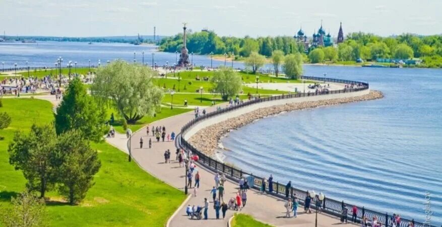 Г ярославль где можно. Город ярославль достопримечательности. Волжская набережная ярославль. Город ярославль достопримечательности. Парк тысячелетия стрелка ярославль.