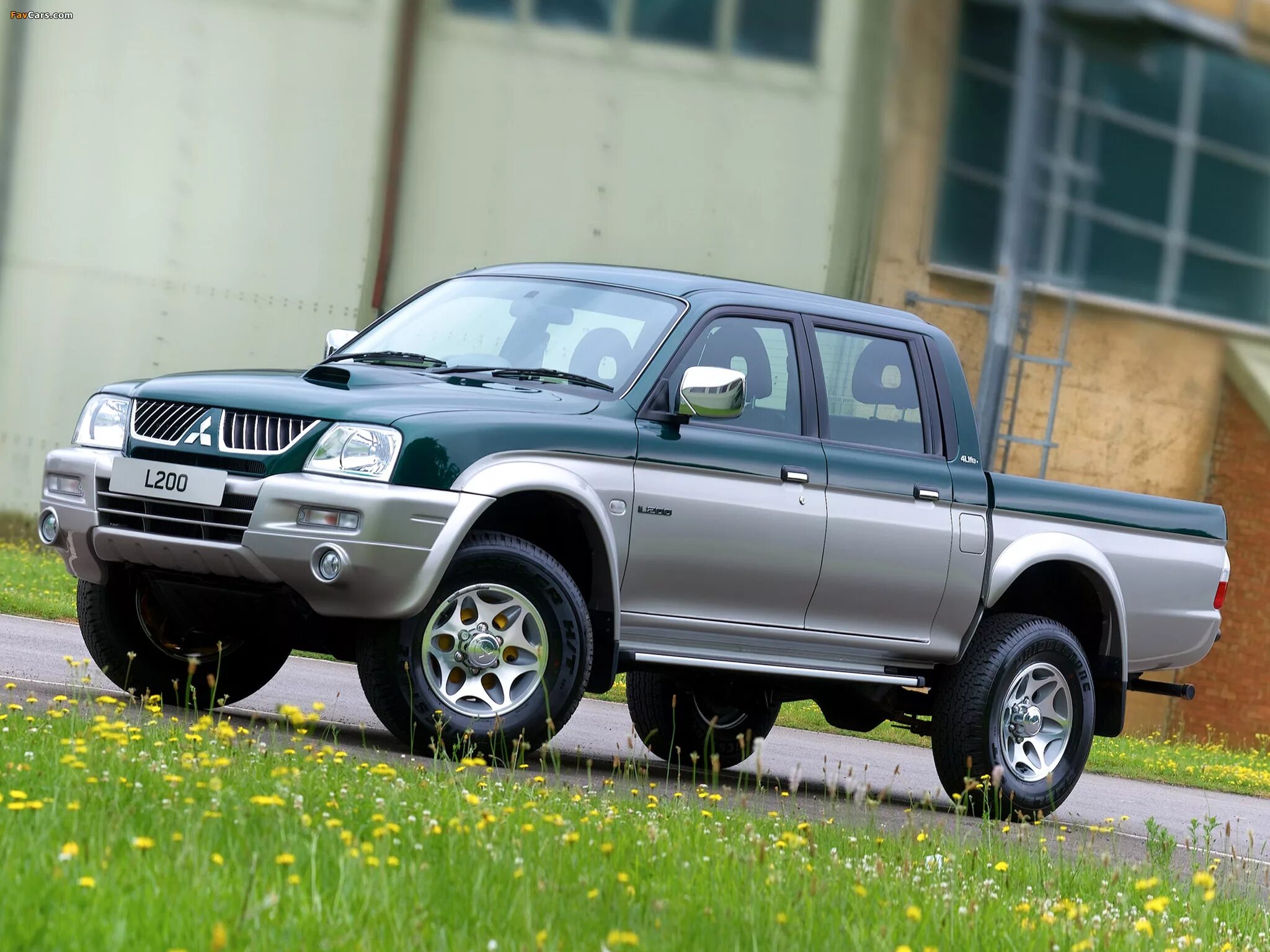 Митсубиси л200 2006. Митсубиси l200 2005. Mitsubishi Pickup l200. Митсубиси л200 2005 года.