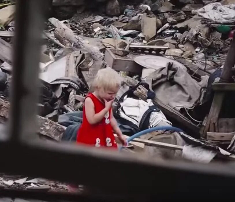 Донбассе убивали детей. Убитые мирные жители донбасса. дети войны украина донбасс. погибшие мирные жители в донбассе.