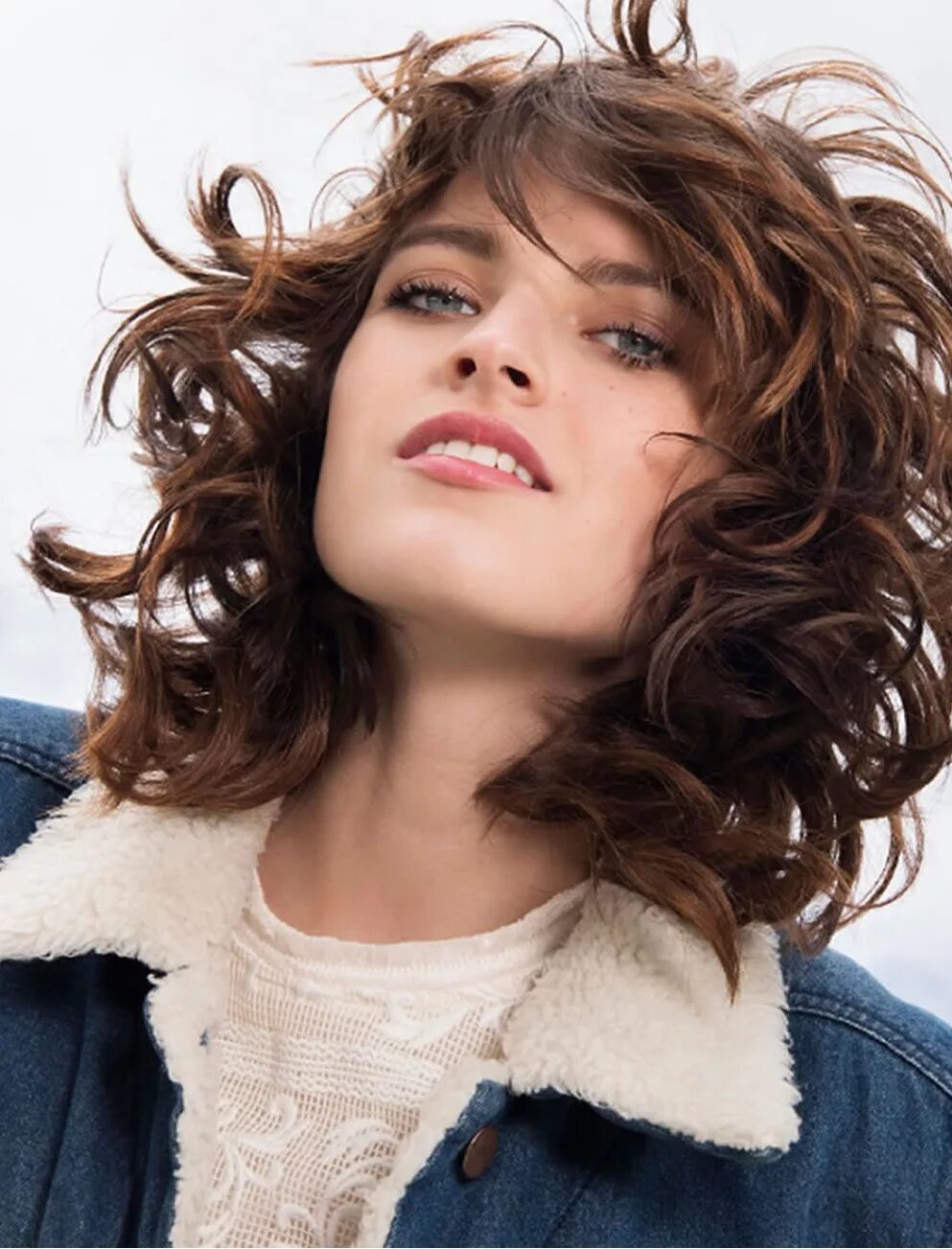 волнистый каскад. боб каскад на волнистые волосы. каскад 2022 на кучерявые волосы. каскад на волнистые волосы 2023. стрижки рапсодия, дебют, итальянка.