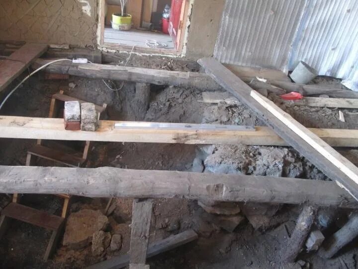 Не гниющие балки для пола в бане. Гнилые лаги. Перестелить пол в частном доме. Деревянный пол в подвале. Ограждение подпольного пространства.