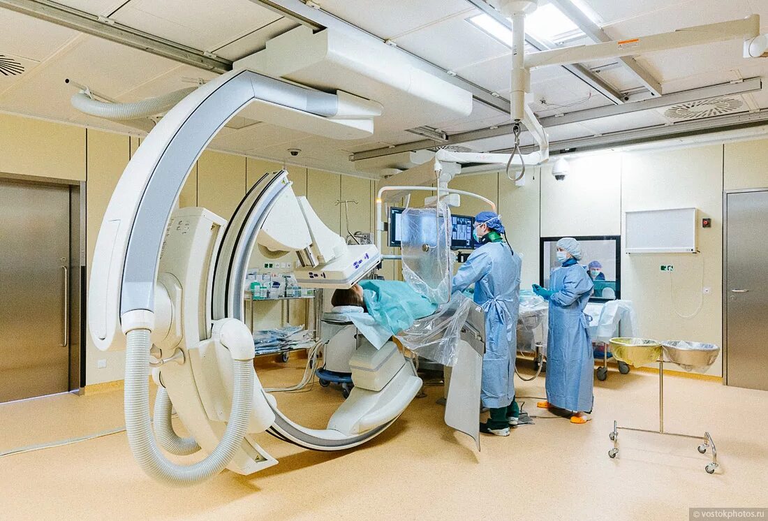 Палаты в больнтц в росси. Современная российская больница. Сколько лет больнице. Палата с лежачими больными. Палата интенсивной терапии при инсульте.