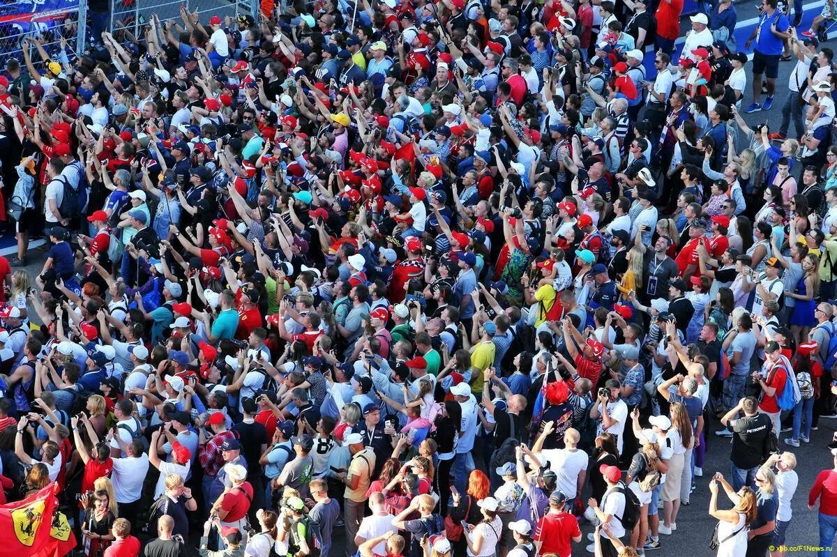 F1 fans. Сочи идентичность. GP Russia. Spectators.