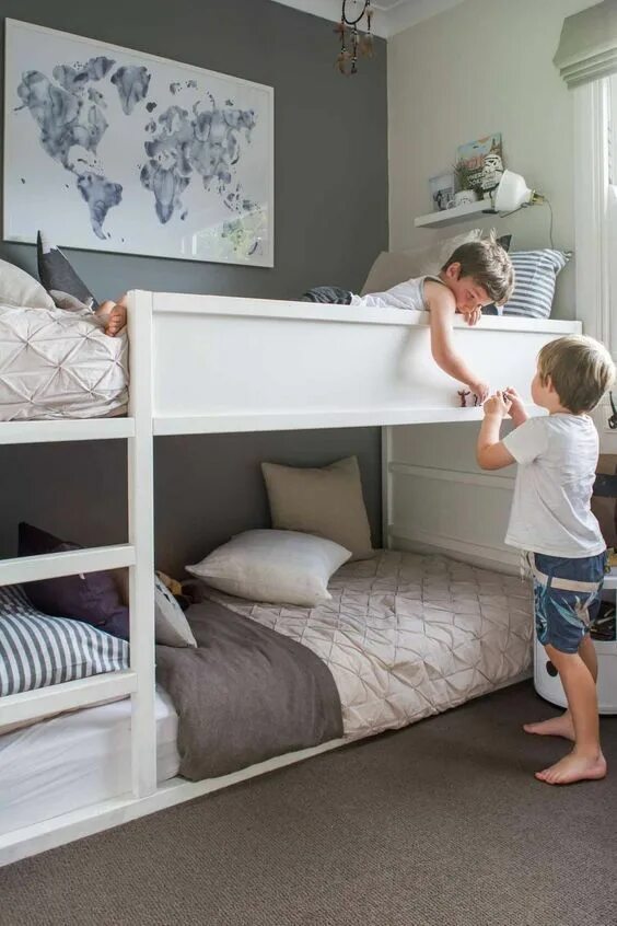 Ikea двухъярусная кровать Кюра для двоих детей. Кровать для двоих детей икеа. Детская для двоих икеа в интерьере. Детская кровать 2 спальных икеа.