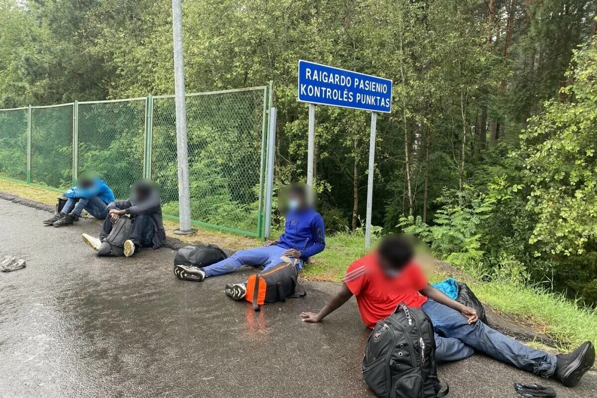 Лагерь беженцев в белоруссии. Почему в белоруссии нет мигрантов. Беженцы в беларуси. Мигранты на границе. Мигранты на польско белорусской границе.