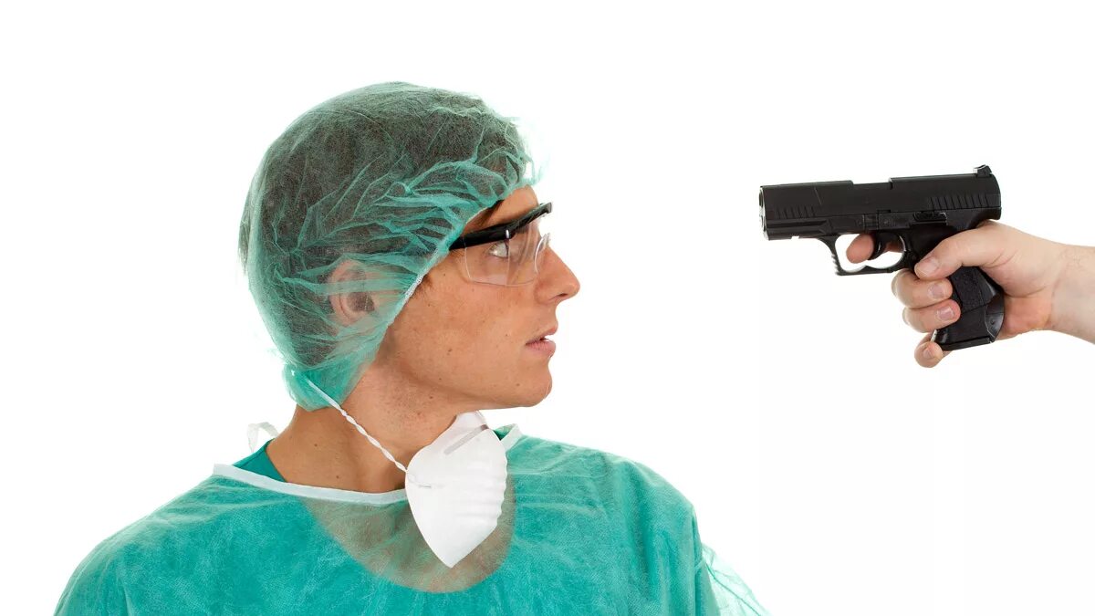 пациенты бьют врачей