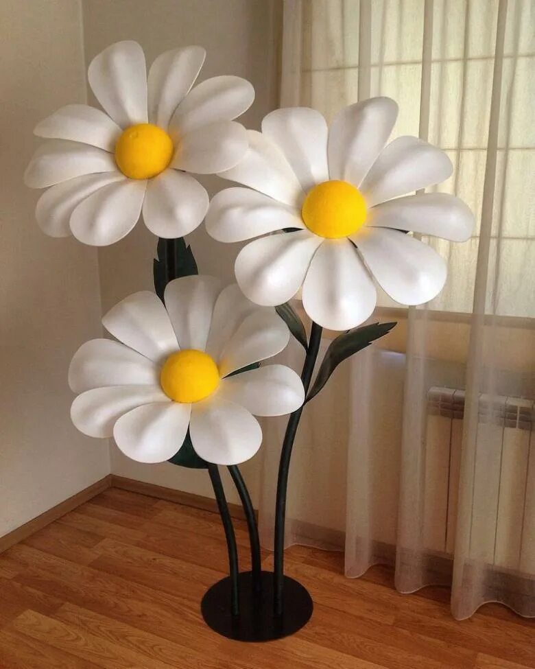 Что можно сделать из изолона. Розы из изолона. Объемные цветы на подставке. Розы из изолона. Цветы из изолона.