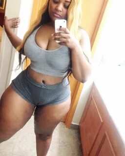 Do u like thick thighs? @ashleyreloaded Muodokkaiden Naisten Muoti, Kauniit...