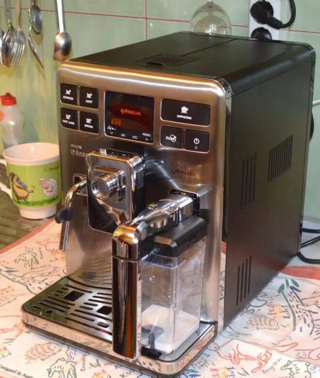 Покажи кофе машины. Кофемашина saeco hd8854 exprelia. philips saeco hd 8854. кофемашина saeco delonghi exprelia. saeco exprelia hd8854 инструкция.