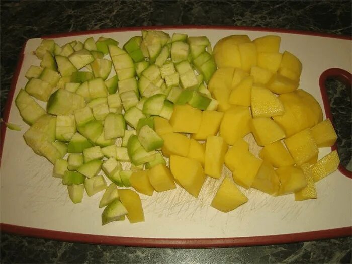 Жареные кабачки кубиками. Кабачки кубиками в духовке. Кабачки большими кубиками в духовке. Cfkfn bp pfvjhj;tyys[ rffxrjd. Баклажаны кубиками в духовке.