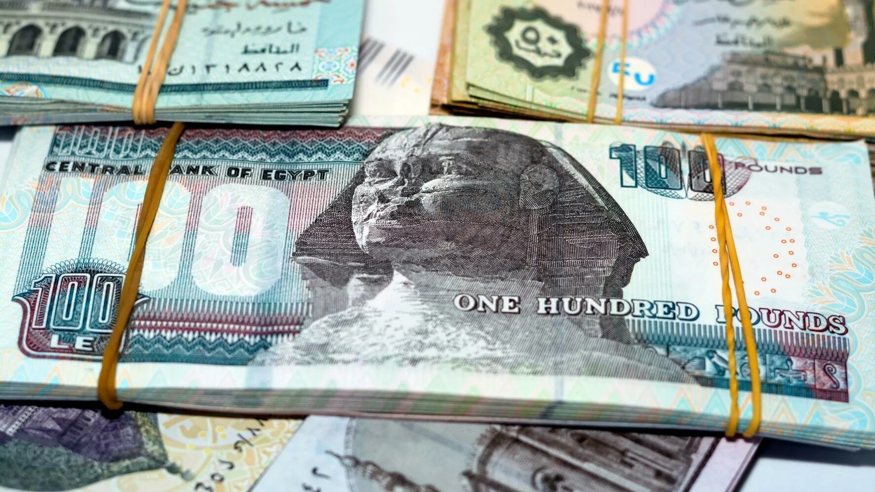 Сколько доллар в египте. Деньги Египта. Купюры Египта. Египетский фунт к доллару. Египетские деньги 200 pounds.
