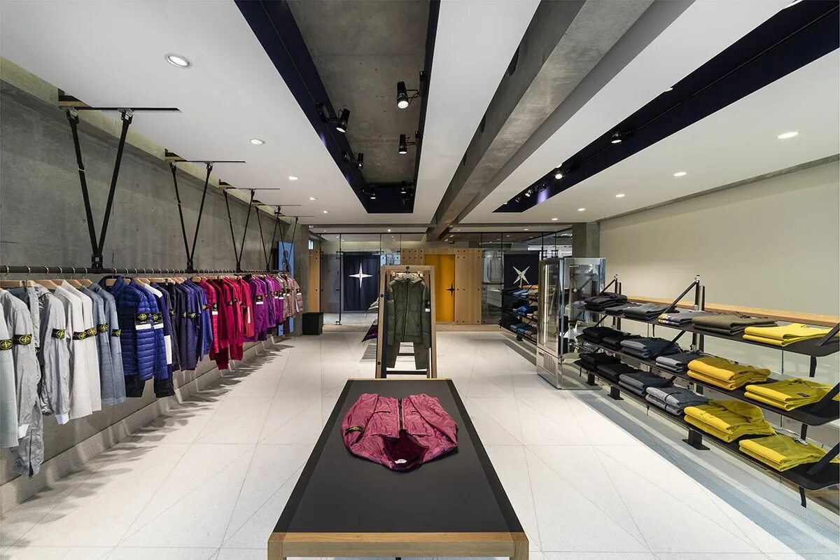 Stone store. Стоун Айленд бутик. Stone Island German flagship Store. Stone Island бутик в Токио.