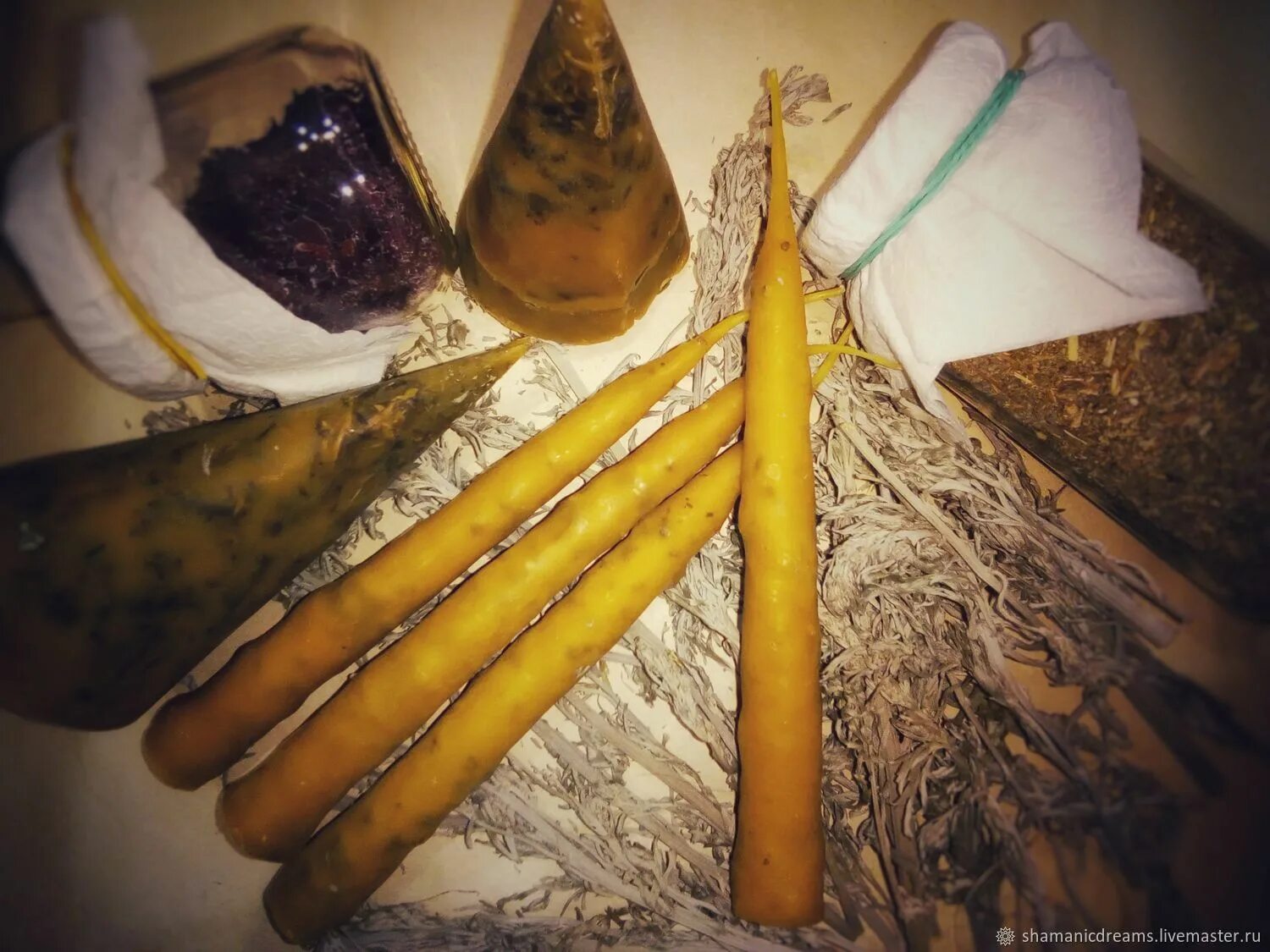 Воск сера. Первые восковые свечи. макание свечей. свечи из камыша. восковые свечи средневековье.