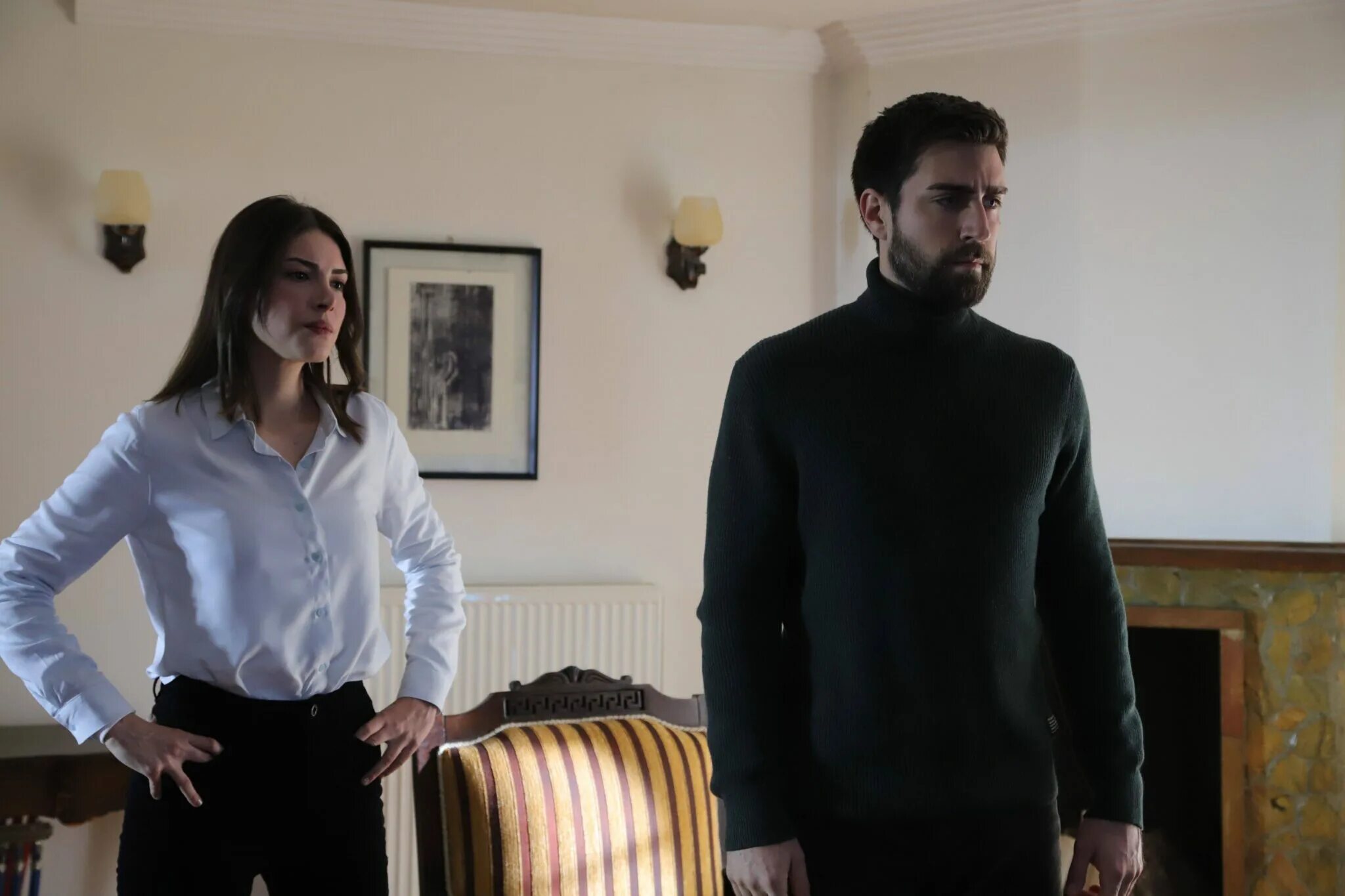 Чаглар эртугрул и дениз байсал поцелуи. Чаглар эртугрул и дениз байсал гиф. Чаглар эртугрул разведка. Чаглар эртугрул и дениз байсал. Дениз байсал и чаглар эртугрул разведка.