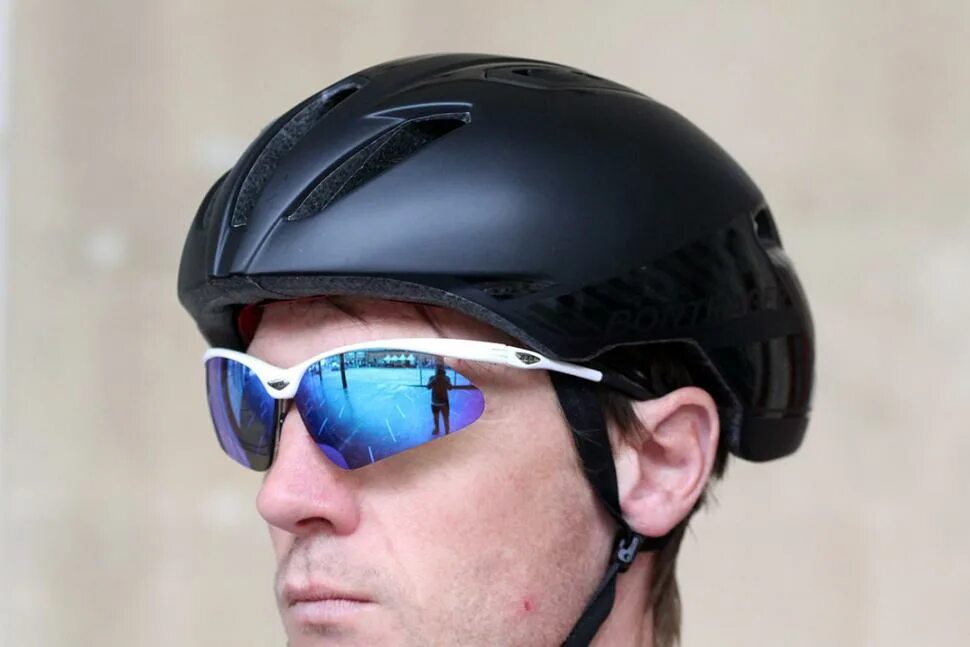 Почему следует надевать шлем при управлении велосипедом. Bontrager баллиста. вело шлем фуллфэйс sts. велосипедный шлем на человеке. человек в шлеме.