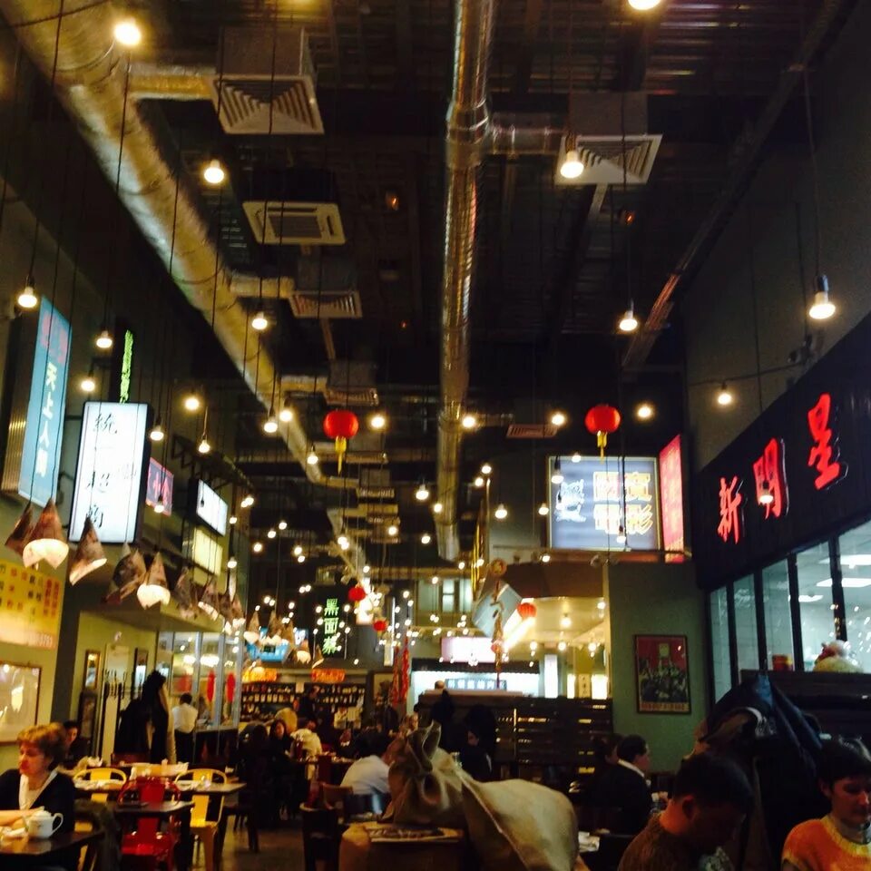 Китайцы в кафе. Кофейня central perk в китая. Кафе эдельвейс новокузнецк заводской. Три китайца ул фрунзе. Скороварка про трех китайцев.