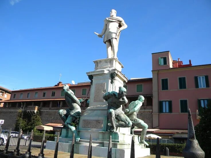 Памятники в ливорно. Monument to ferdinando medmagn at pisa tuscany. Памятник четыре мавра ливорно. 4 мавра. Памятник четыре мавра ливорно.