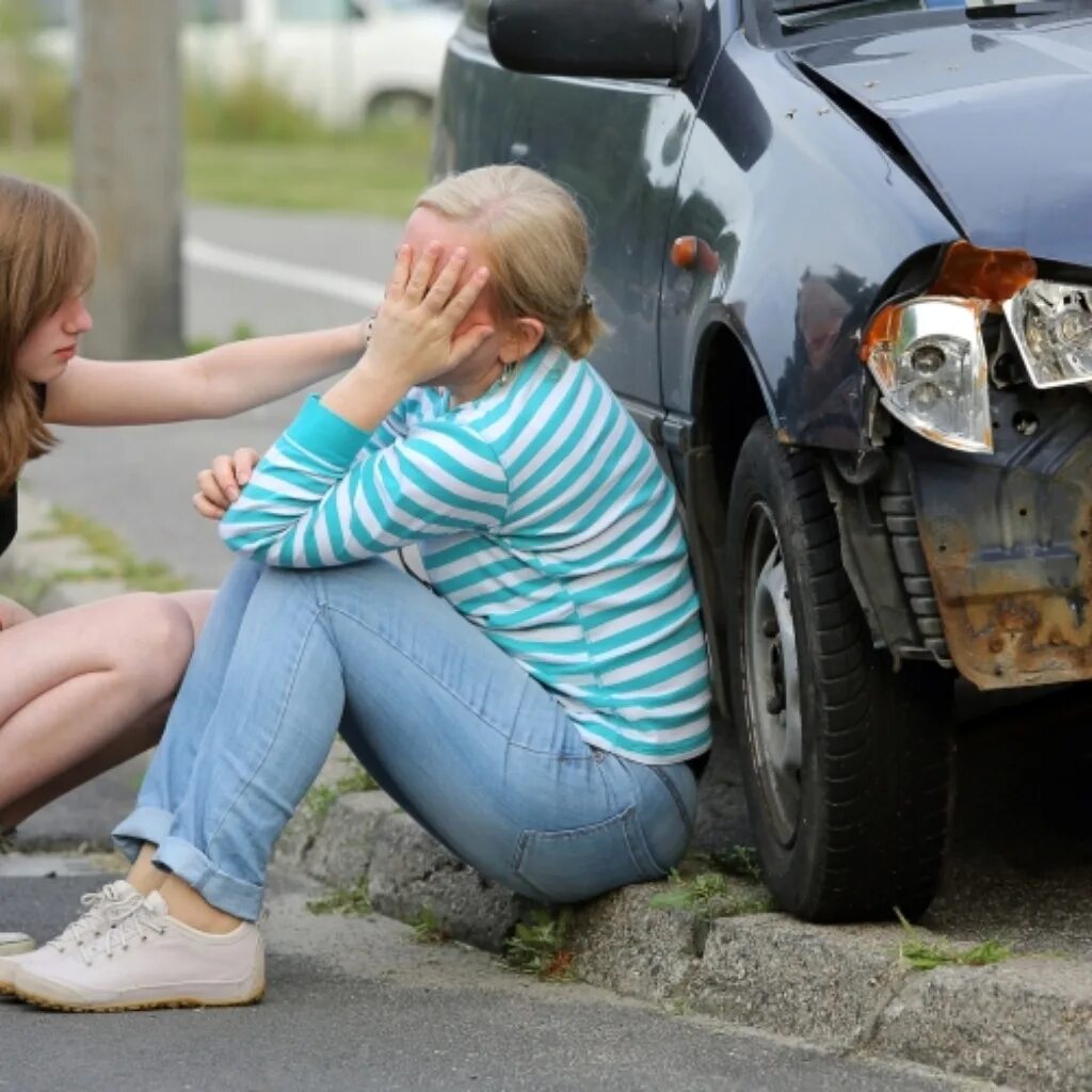 Картинка авария на дороге для детей. Ущерб жизни и здоровью при ДТП. Причинение вреда картинки. Причинение вреда здоровью.