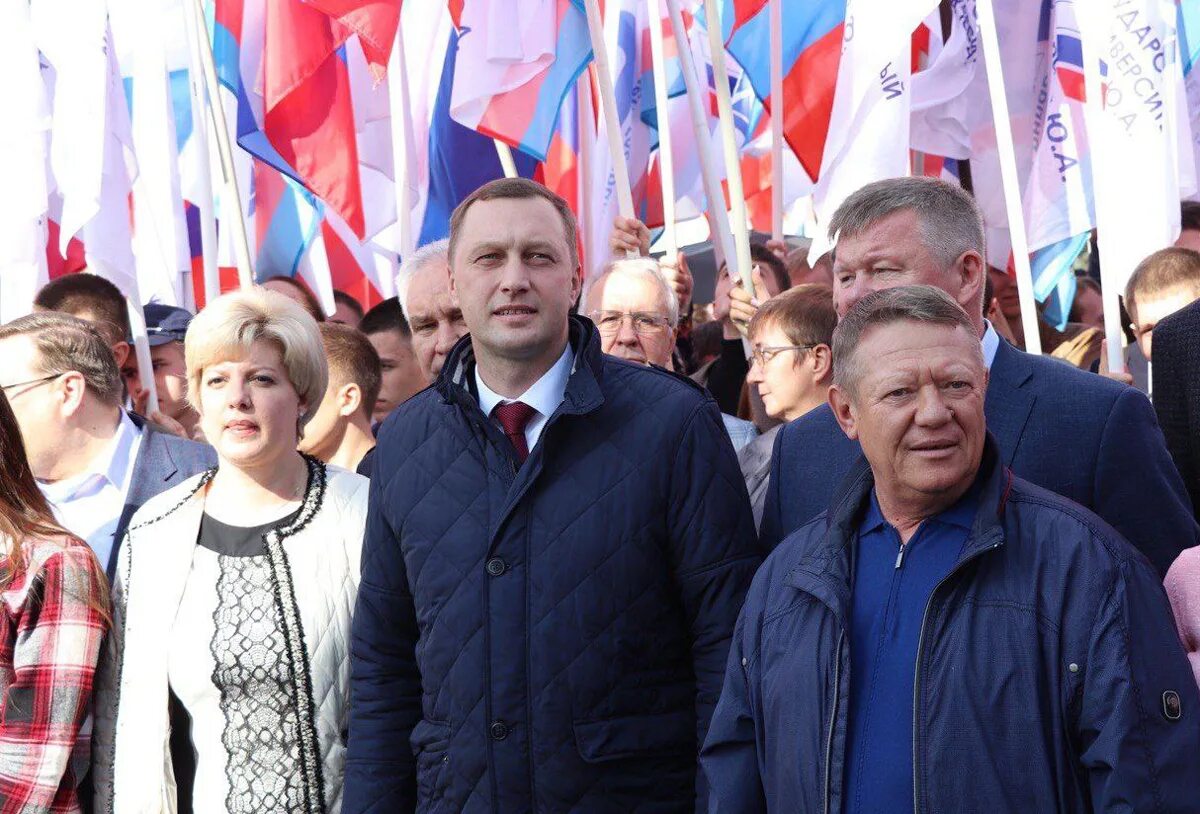 Новости россии сегодня говорят. Единая Россия Саратов митинг. Митинг 22 февраля 2023 Саратов. Митинг Единой России. Митинг концерт Саратов.