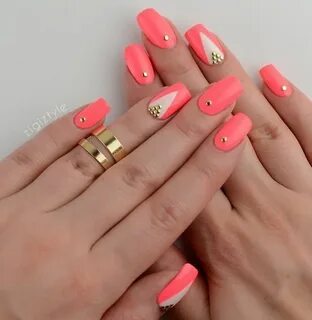Дизайн ногтей коралловый с цветами