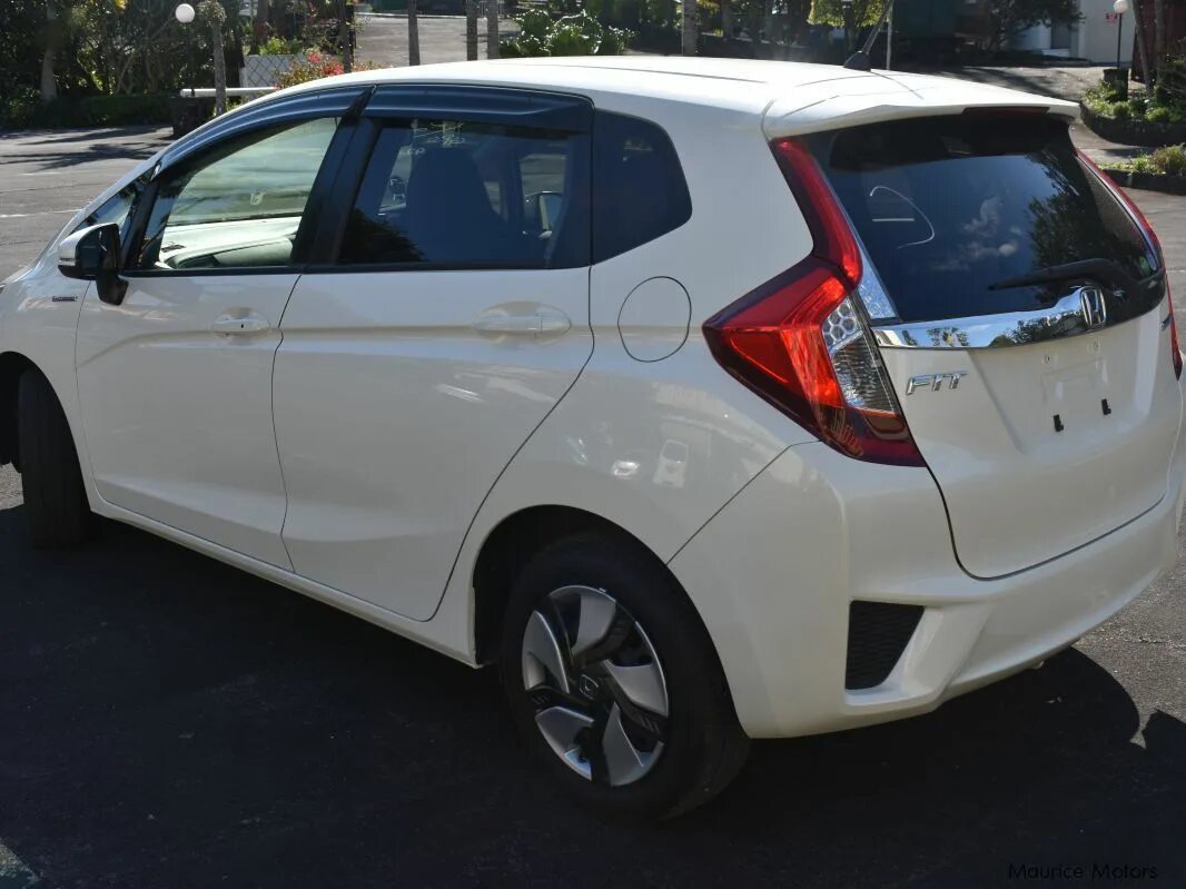 Honda Fit 2014 гибрид. Honda Fit Hybrid. Honda Fit Hybrid 2014 White. Honda Fit Hybrid 2017. Фит гибрид 2014