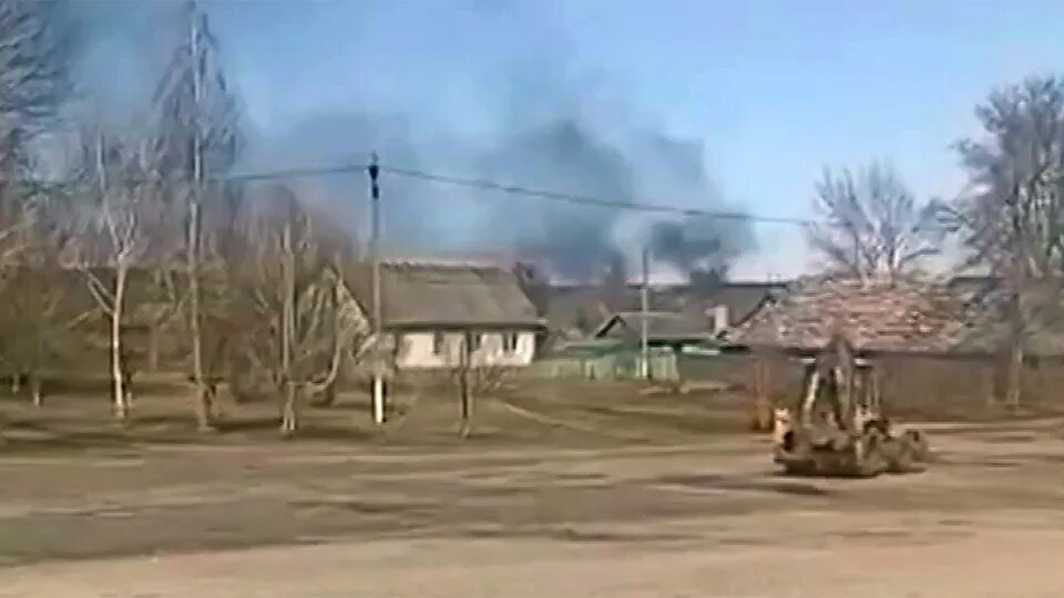 Белая берёзка брянская область обстрел сегодня. Сгоревший дом. Обстрел в климовском районе. Пос климово брянская область. Обстрел брянских границ с украиной.