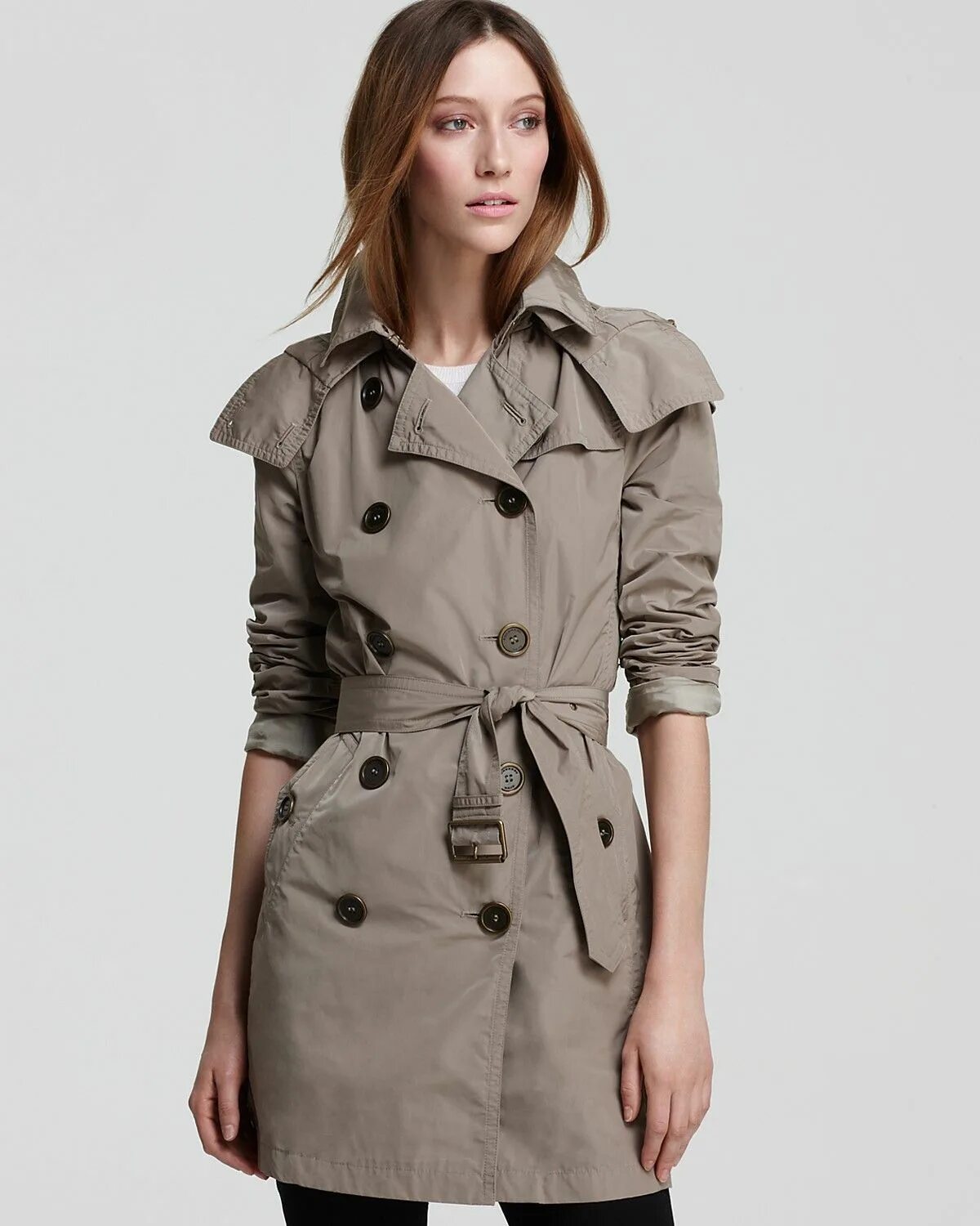 Чем отличается тренч от плаща. Плащ барбери женский. burberry brit плащ женский. тренч burberry 2025 кожа. плащ тренч мотиви.