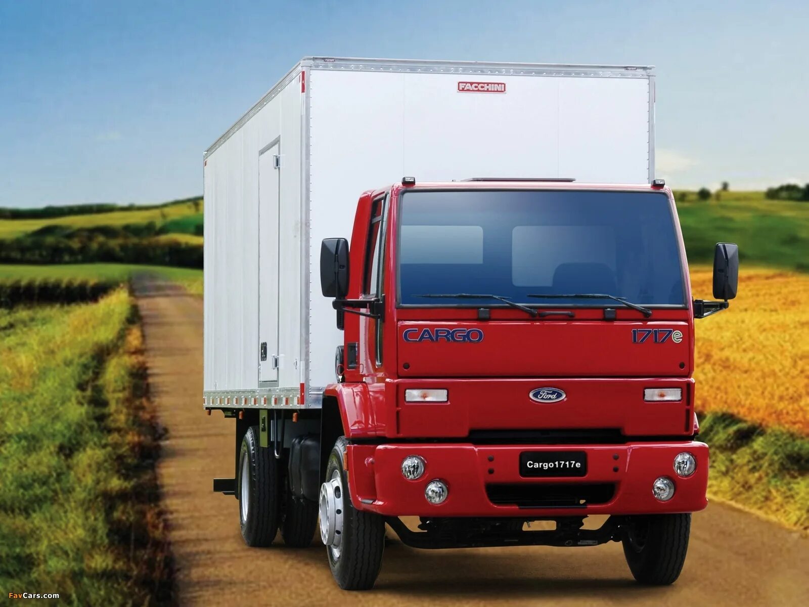 Бу грузовики красноярск. Ford Cargo. Грузовик Ford Cargo. Ford Cargo 2003. Ford Cargo 1113.