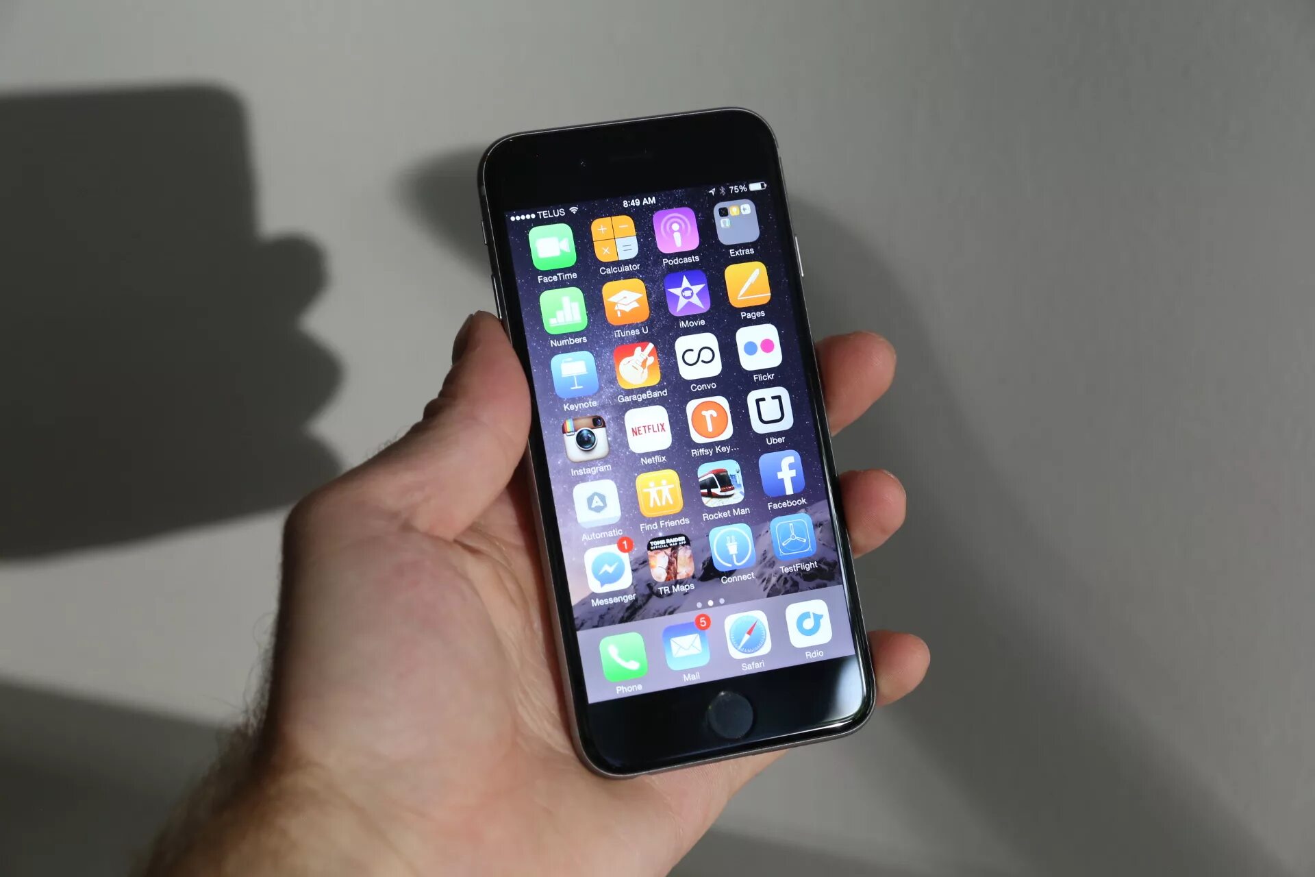 Айфон 6 в 2024. Iphone 6s. Apple iphone 6. Айфон IOS 16.6. Айфон 6 в руке.