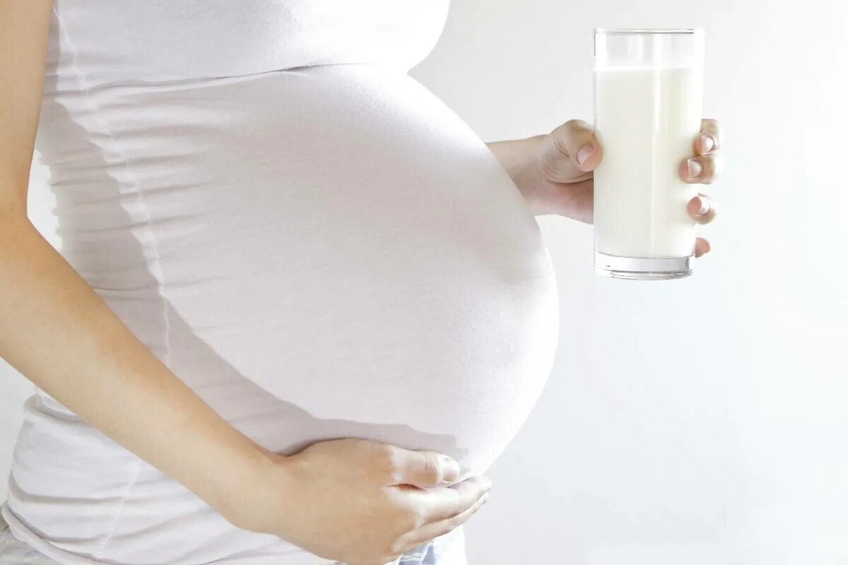 Молоко беременных женщин. Беременные с молоком. Молочка при беременности. Женское молоко.