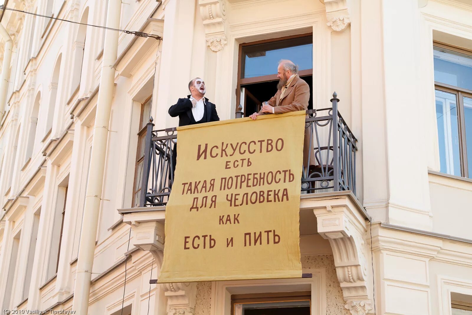 Искусство быть соседом. Выглядывает из за забора. Однако пародия. Соседи гифка. Искусство быть соседом.