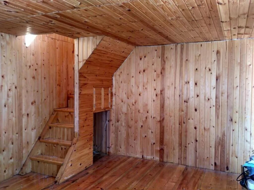 Отделка евровагонкой. Дом обшитый сайдингом. Монтаж винилового сайдинга. Вагонка на балконе. Как обшить навес вагонкой.