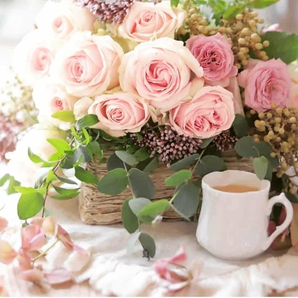 Картинка утро доброе розовое. Утренние цветы. Доброе утро розы. Доброе утро цветы. Доброе утро нежные цветы.