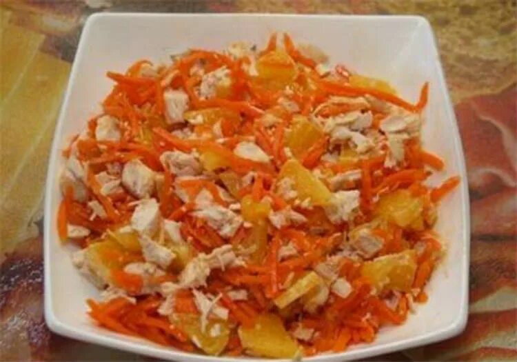 Рецепт салата рыжик с морковью. Салат с курицей апельсином и корейской. салат рыжик с морковью и курицей. салат рыжик с корейской морковью. салат рыжик с корейской морковью и грибами.