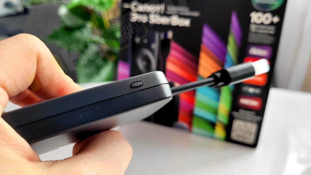 Пульт управления от сбербокс. Sberbox разъемы. Установка приложений на сбер бокс. Сбербокс кнопка перезагрузки на приставке. Пульт сбер бокс.