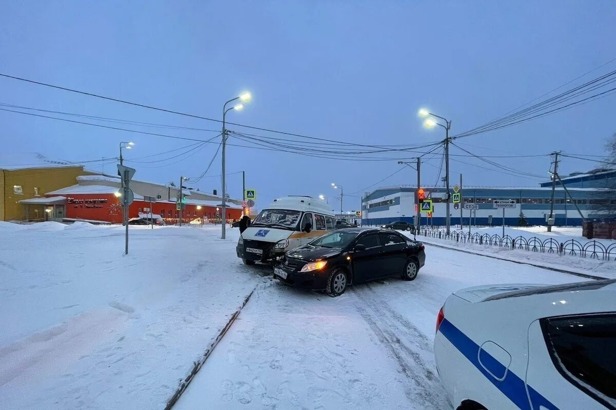 Салехард Тарко Сале. Ул. Энтузиастов 2 Тарко Сале.