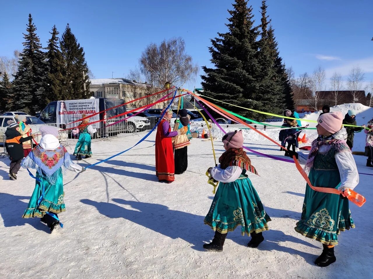 Какого числа масленичная неделя в 24 году. Масленица. С началом Масленицы. Масленичная неделя 2022. Оформление площади на Масленицу.