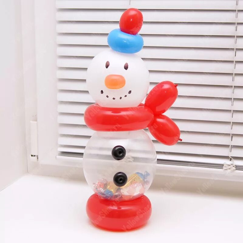 Снеговик шаров. Снеговик из воздушных шаров. Снеговик из шариков воздушных. Снеговик из шаров с конфетами. Конфеты в снеговике из шариков.